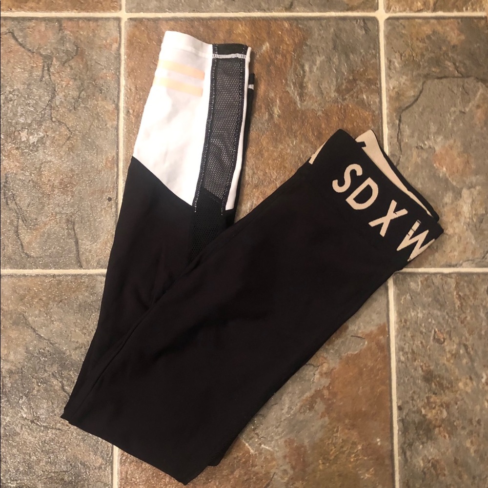 Sarah’s day X White fox boutique leggings size S